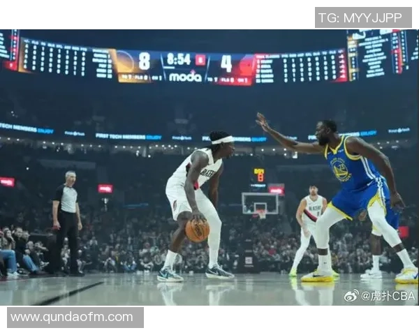 库里在对阵开拓者的精彩表现集锦回顾与分析